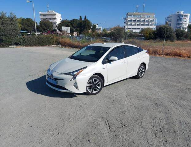 Toyota Prius Hybrid - Autó: 1 kép. Toyota Prius Hybrid - Autó: 1 kép.