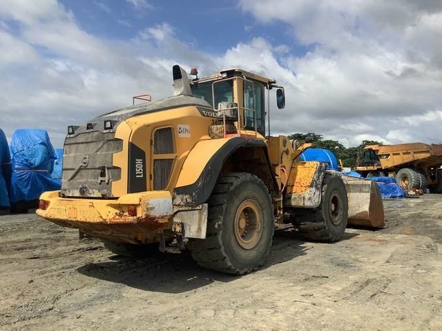 Volvo L150H - Gumikerekes homlokrakodó: 3 kép. Volvo L150H - Gumikerekes homlokrakodó: 3 kép.