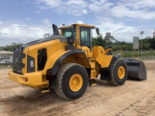 Volvo L150H - Gumikerekes homlokrakodó: 3 kép. Volvo L150H - Gumikerekes homlokrakodó: 3 kép.