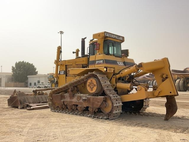CAT D10R - Buldózer: 2 kép. CAT D10R - Buldózer: 2 kép.