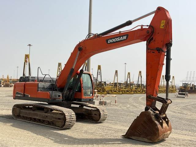 Doosan DX300LC-9C - Lánctalpas kotró: 4 kép. Doosan DX300LC-9C - Lánctalpas kotró: 4 kép.