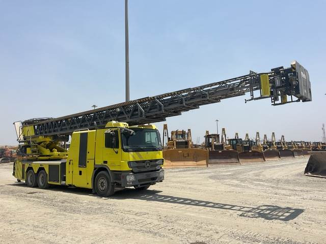 Mercedes-Benz Actros 2641 - Tűzoltóautó: 4 kép. Mercedes-Benz Actros 2641 - Tűzoltóautó: 4 kép.