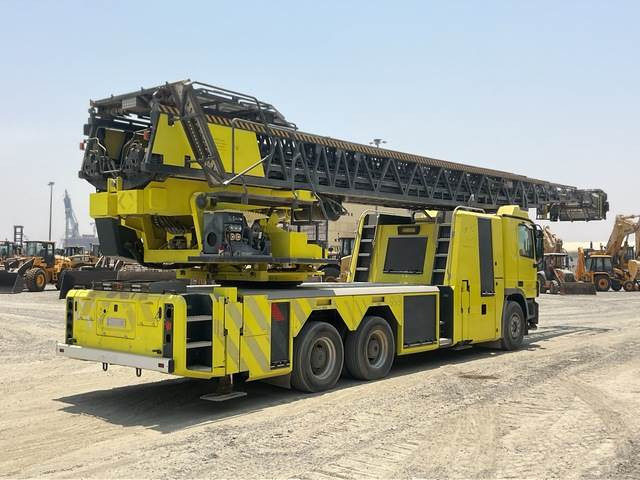 Mercedes-Benz Actros 2641 - Tűzoltóautó: 3 kép. Mercedes-Benz Actros 2641 - Tűzoltóautó: 3 kép.