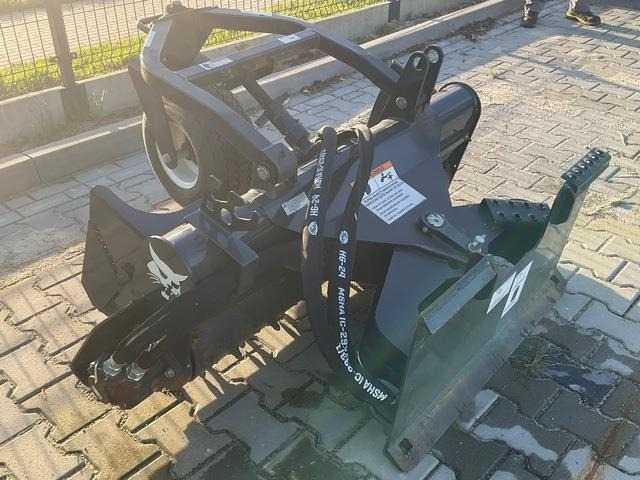 Bobcat 48SCM - Adapterek - Építőipari gépek: 2 kép. Bobcat 48SCM - Adapterek - Építőipari gépek: 2 kép.