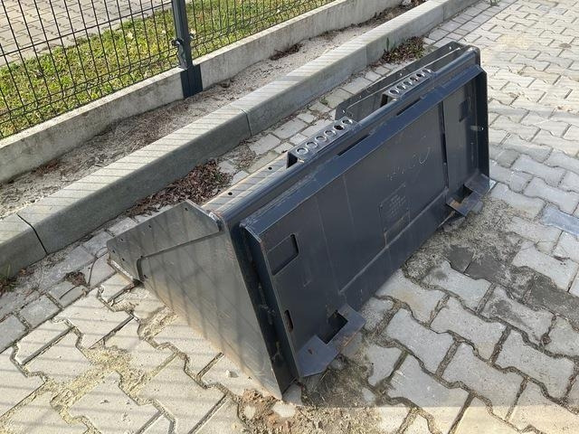 Bobcat - Rakodókanál: 2 kép. Bobcat - Rakodókanál: 2 kép.