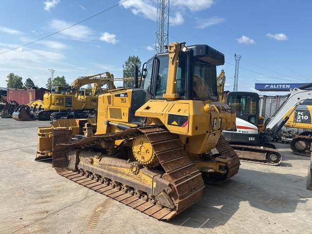 CAT D6N LGP - Buldózer: 2 kép. CAT D6N LGP - Buldózer: 2 kép.
