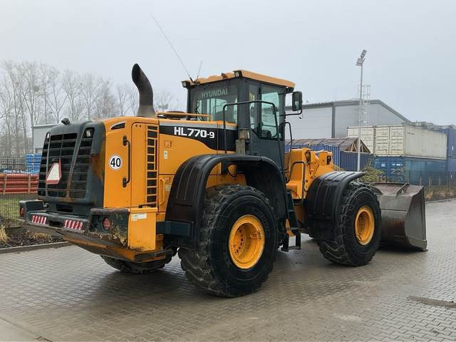 Hyundai HL770-9 - Gumikerekes homlokrakodó: 3 kép. Hyundai HL770-9 - Gumikerekes homlokrakodó: 3 kép.