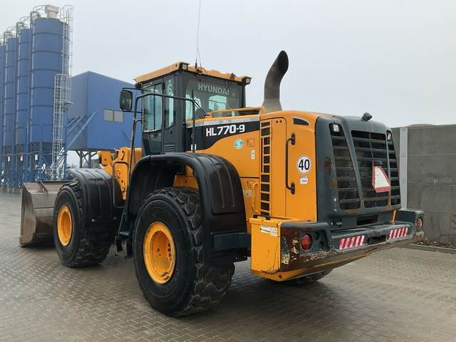 Hyundai HL770-9 - Gumikerekes homlokrakodó: 2 kép. Hyundai HL770-9 - Gumikerekes homlokrakodó: 2 kép.