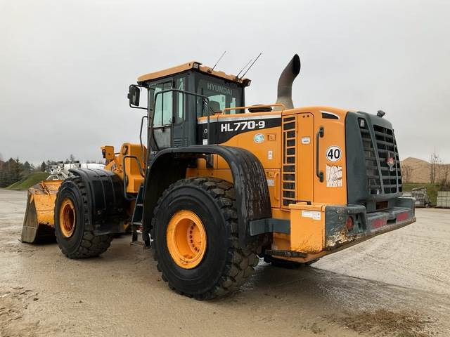 Hyundai HL770-9 - Gumikerekes homlokrakodó: 2 kép. Hyundai HL770-9 - Gumikerekes homlokrakodó: 2 kép.