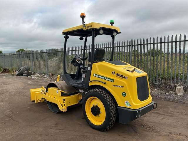 Bomag BW124DH-5 - Talajtömörítő: 2 kép. Bomag BW124DH-5 - Talajtömörítő: 2 kép.