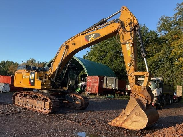 CAT 352F - Lánctalpas kotró: 4 kép. CAT 352F - Lánctalpas kotró: 4 kép.