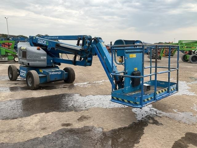 Genie Z45/25J - Személyemelő: 4 kép. Genie Z45/25J - Személyemelő: 4 kép.