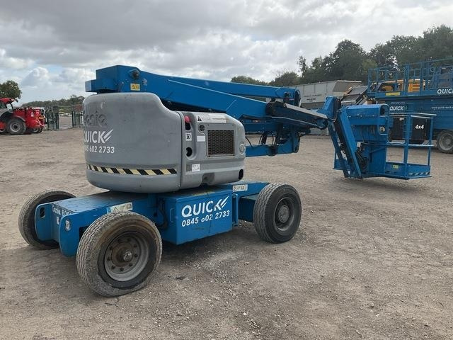 Genie Z45/25J - Személyemelő: 3 kép. Genie Z45/25J - Személyemelő: 3 kép.