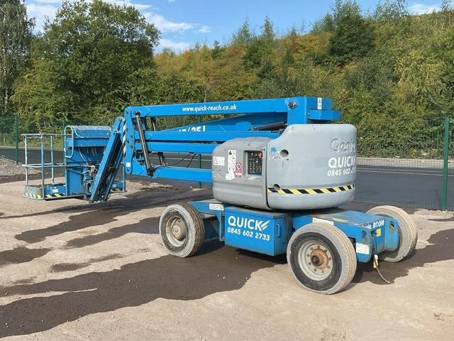 Genie Z45/25J - Személyemelő: 2 kép. Genie Z45/25J - Személyemelő: 2 kép.