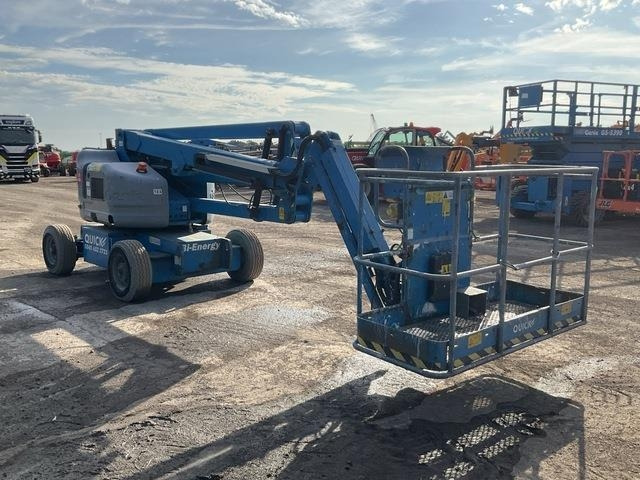 Genie Z45/25J - Személyemelő: 4 kép. Genie Z45/25J - Személyemelő: 4 kép.