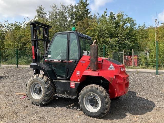 Manitou M30-4 - Terepjáró képességű targoncá: 2 kép. Manitou M30-4 - Terepjáró képességű targoncá: 2 kép.