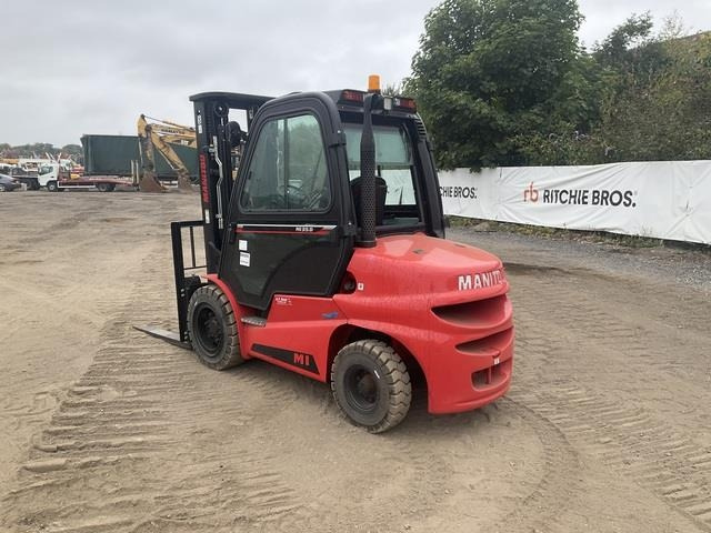 Manitou MI35D - Villás targonca: 2 kép. Manitou MI35D - Villás targonca: 2 kép.