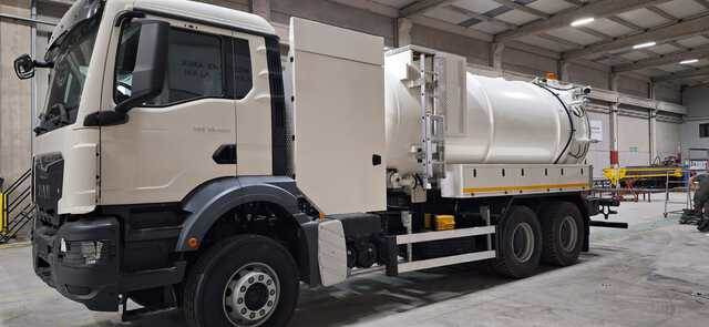 MAN TGS33.400 Jetter - Szippantós autó: 1 kép. MAN TGS33.400 Jetter - Szippantós autó: 1 kép.