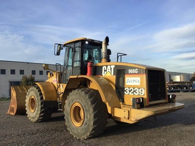 CAT 966G - Gumikerekes homlokrakodó: 2 kép. CAT 966G - Gumikerekes homlokrakodó: 2 kép.