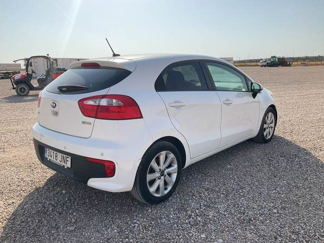 Kia Rio Ecodynamics - Autó: 3 kép. Kia Rio Ecodynamics - Autó: 3 kép.