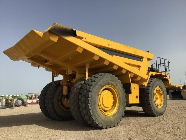 Komatsu HD785-5 - Bánya teherautó: 3 kép. Komatsu HD785-5 - Bánya teherautó: 3 kép.