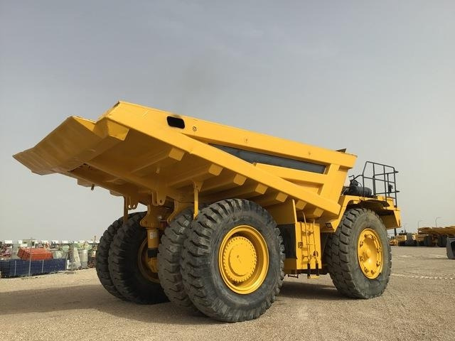 Komatsu HD785-5 - Bánya teherautó: 3 kép. Komatsu HD785-5 - Bánya teherautó: 3 kép.