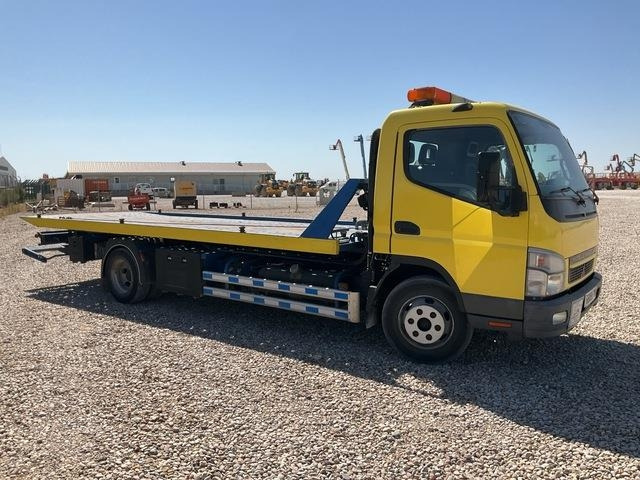 Mitsubishi Canter - Vontató: 4 kép. Mitsubishi Canter - Vontató: 4 kép.