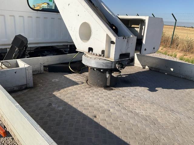 Emelőkosaras teherautó Nissan NT400 Cabstar: 19 kép.