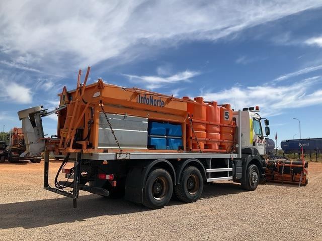 Renault Kerax 380DXI - Hóeltakarító gép: 3 kép. Renault Kerax 380DXI - Hóeltakarító gép: 3 kép.