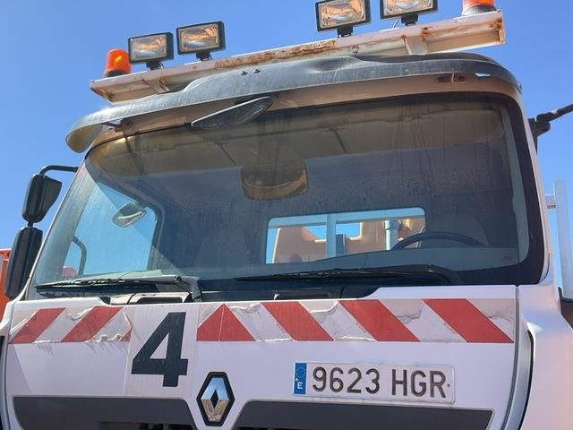 Hóeltakarító gép Renault Kerax 430DXI: 20 kép. Hóeltakarító gép Renault Kerax 430DXI: 20 kép.