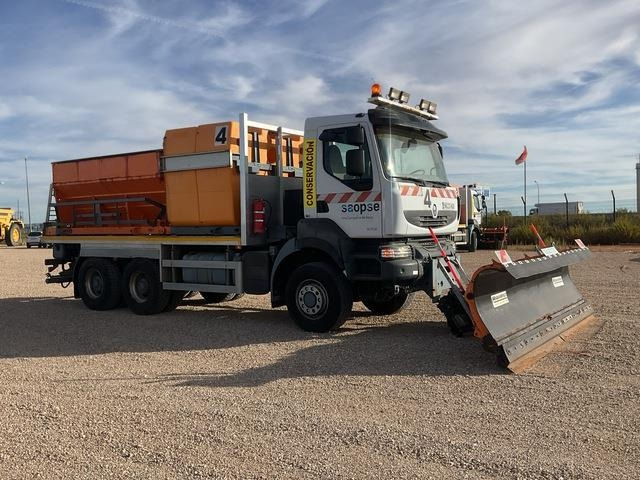Renault Kerax 430DXI - Hóeltakarító gép: 4 kép. Renault Kerax 430DXI - Hóeltakarító gép: 4 kép.