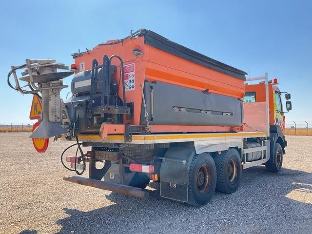 Renault Kerax 430DXI - Hóeltakarító gép: 3 kép. Renault Kerax 430DXI - Hóeltakarító gép: 3 kép.