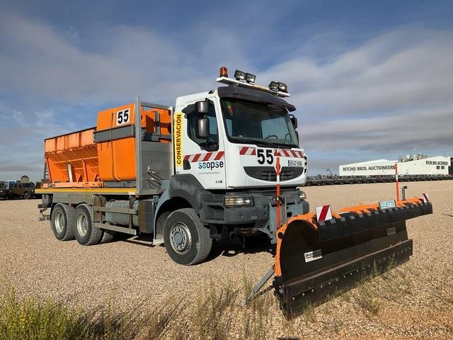 Renault Kerax 430DXI - Hóeltakarító gép: 4 kép. Renault Kerax 430DXI - Hóeltakarító gép: 4 kép.