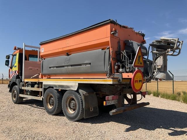 Renault Kerax 430DXI - Hóeltakarító gép: 2 kép. Renault Kerax 430DXI - Hóeltakarító gép: 2 kép.