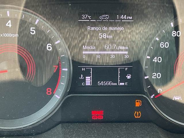 Autó Ssangyong Korando: 9 kép.