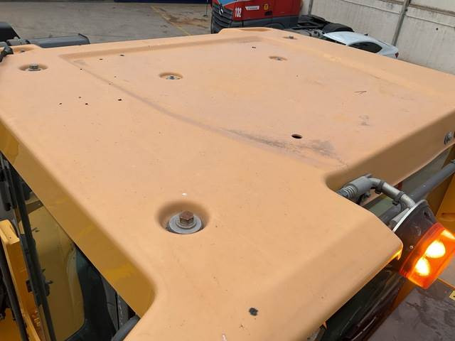 Gumikerekes homlokrakodó Volvo L150H: 23 kép.