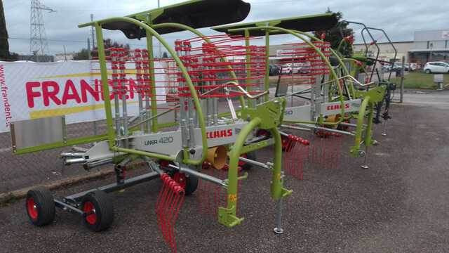 CLAAS Liner 420 - Szénaforgató: 1 kép. CLAAS Liner 420 - Szénaforgató: 1 kép.