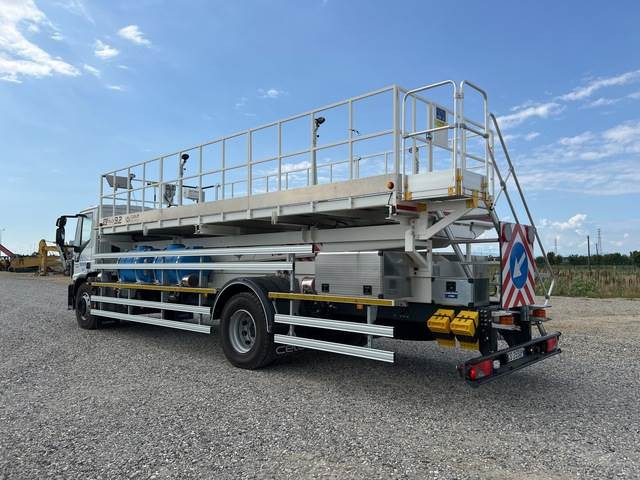 Iveco Eurocargo 180E25 - Emelőkosaras teherautó, Ollós emelő: 2 kép. Iveco Eurocargo 180E25 - Emelőkosaras teherautó, Ollós emelő: 2 kép.