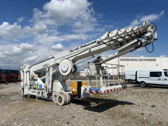 Palazzani TSJ 48 - Személyemelő: 4 kép. Palazzani TSJ 48 - Személyemelő: 4 kép.