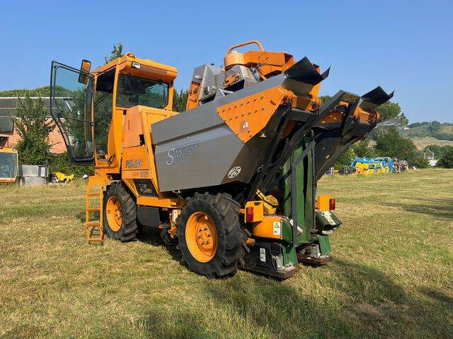 Pellenc MAV 3125 - Szőlőkombájn: 2 kép. Pellenc MAV 3125 - Szőlőkombájn: 2 kép.