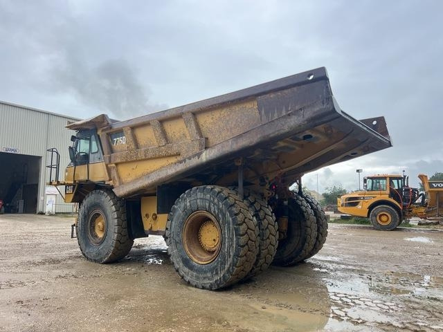CAT 775D - Bánya teherautó: 2 kép. CAT 775D - Bánya teherautó: 2 kép.