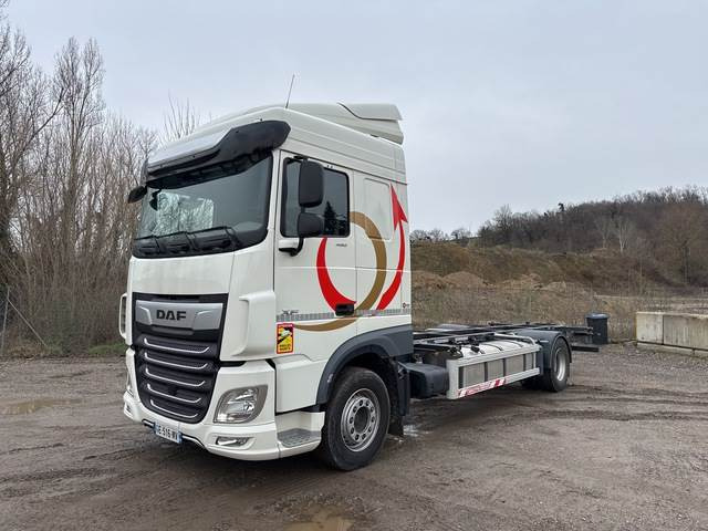 DAF XF450 - Cserefelépítményes teherautó: 1 kép. DAF XF450 - Cserefelépítményes teherautó: 1 kép.