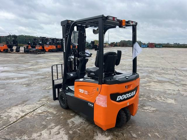 Doosan B15T-7 PLUS - Elektromos targonca: 2 kép. Doosan B15T-7 PLUS - Elektromos targonca: 2 kép.