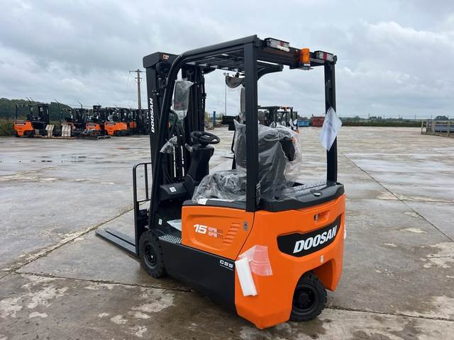Doosan B15T-7 PLUS - Elektromos targonca: 2 kép. Doosan B15T-7 PLUS - Elektromos targonca: 2 kép.
