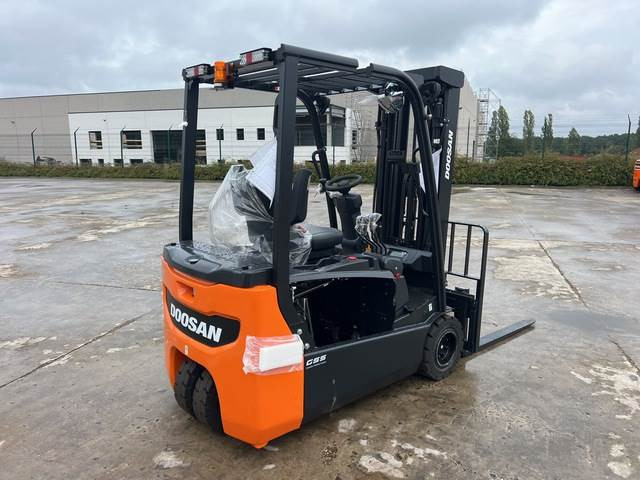Doosan B20T-7 PLUS - Elektromos targonca: 3 kép. Doosan B20T-7 PLUS - Elektromos targonca: 3 kép.
