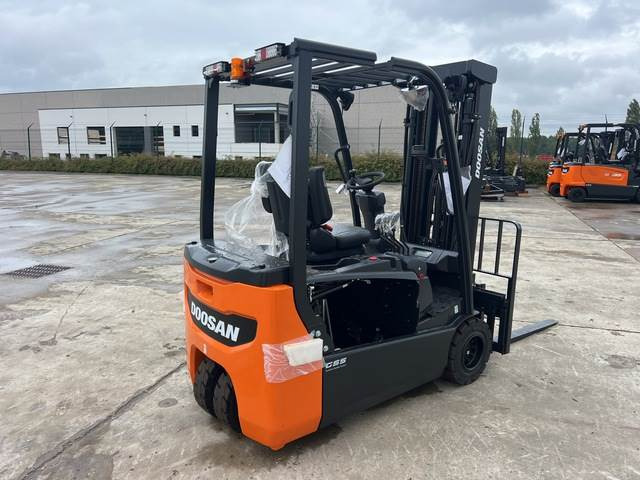 Doosan B20T-7 PLUS - Elektromos targonca: 3 kép. Doosan B20T-7 PLUS - Elektromos targonca: 3 kép.
