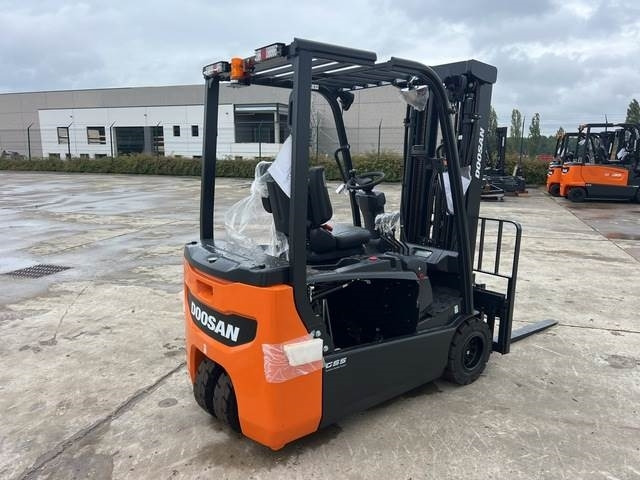 Doosan B20T-7 PLUS - Elektromos targonca: 3 kép. Doosan B20T-7 PLUS - Elektromos targonca: 3 kép.
