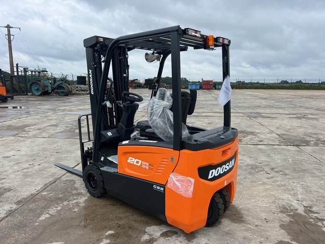 Doosan B20T-7 PLUS - Elektromos targonca: 2 kép. Doosan B20T-7 PLUS - Elektromos targonca: 2 kép.