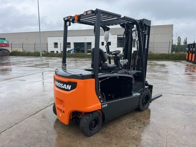 Doosan B35X-7 PLUS - Elektromos targonca: 3 kép. Doosan B35X-7 PLUS - Elektromos targonca: 3 kép.