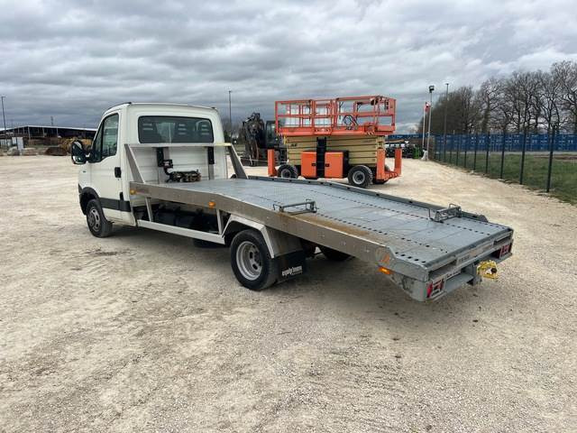 Iveco Daily 35C15 - Vontató: 2 kép. Iveco Daily 35C15 - Vontató: 2 kép.
